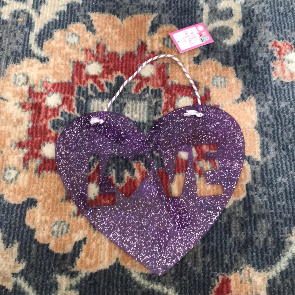 “Love” Plastic Hanging Sign set of 5